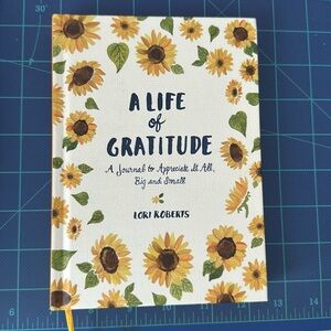 A Life of Gratitude A Journal to Appreciate It All, Big & Small by Lori Robert’s